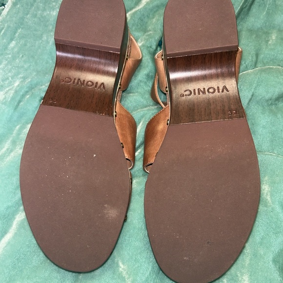 Vionic Women's Faye BROWN/TAN Ankle Strap Heels size 6 - Picture 3 of 3